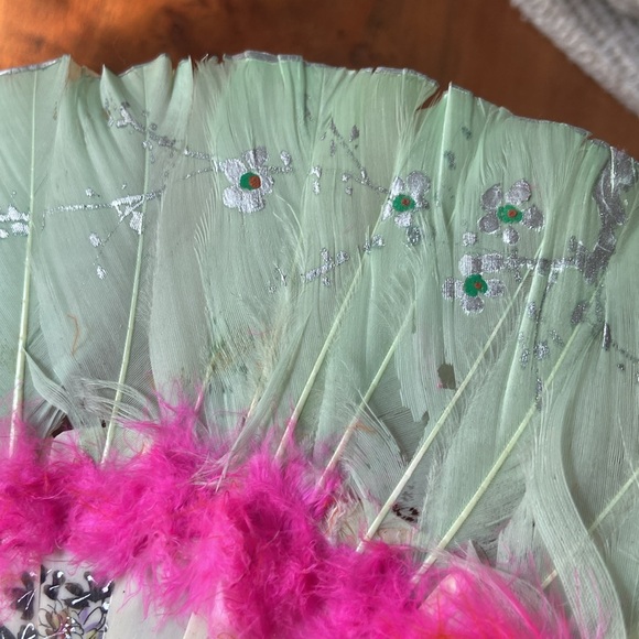 Vintage Chinese feather fan hand painted beautiful artwork kwong sing fan store - Picture 14 of 15
